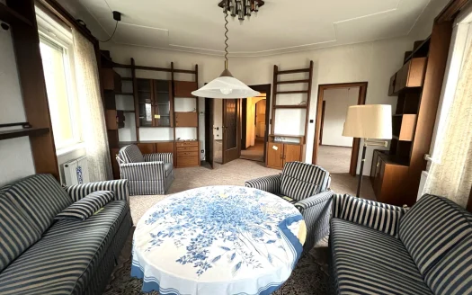 Freie 4-Zimmer-Wohnung mit Veranda und Aussicht im Lehenviertel