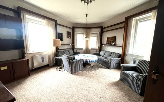 Freie 4-Zimmer-Wohnung mit Veranda und Aussicht im Lehenviertel