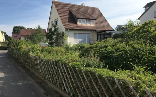 Sonniges Eckgrundstück in perfekter Lage von Ditzingen!