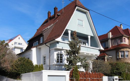 Freistehendes Einfamilienhaus mit Garage in Stuttgart Nord