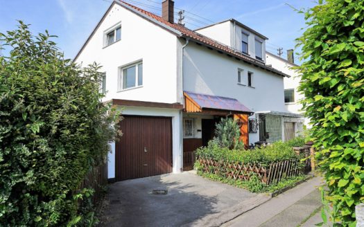 Doppelhaushälfte zu verkaufen in Stuttgart Filderstadt auf Eckgrundstück