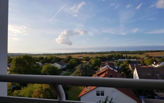4-Zimmer-Wohnung mit 2 Balkonen, Tiefgarage und Weitblick in Murr
