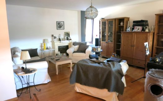 4,5-Zimmer-Wohnung mit Balkon in Ludwigsburg-Neckarweihingen