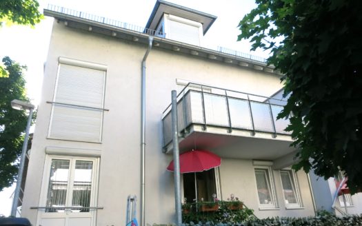 Gepflegte 5-Zimmer-Wohnung mit Terrasse und TG-Platz in Bietigheim