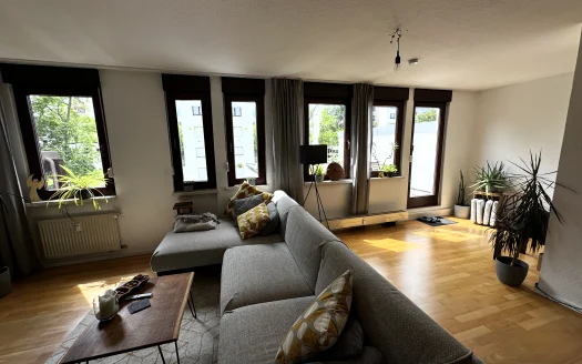 2,5-Zimmer-Maisonette Wohnung mit Dachterrasse, Balkon, offene Wohn-Essbereich, EBK