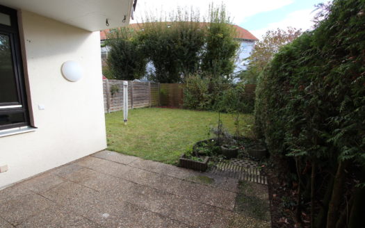 2,5-Zimmer-Wohnung mit Gartenanteil und Tiefgaragenplatz