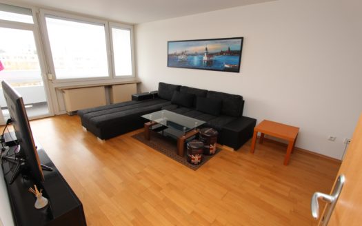 Modernisierte 3,5-Zimmer-Wohnung mit EBK, Balkon und Aufzug in Stuttgart-Möhringen (Fasanenhof) zu verkaufen