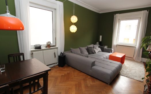 Stilvolle 3-Zimmer-Altbauwohnung mit Balkon in ruhiger Lage in Stgt-Süd (Lehenviertel)