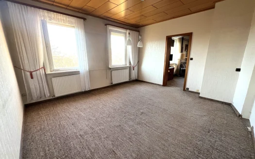 Freie 4-Zimmer-Wohnung mit Veranda und Aussicht im Lehenviertel