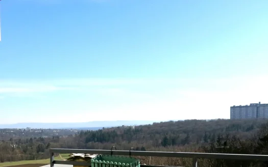 Traumhafte Aussicht am Ramsbachtal – freie Penthousewohnung mit Aufzug, Terrasse & TG-Platz