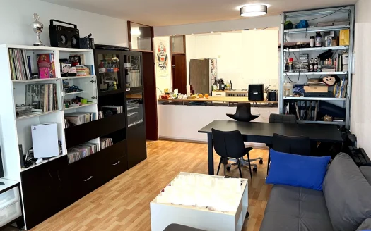2-Zimmer-Wohnung mit Aufzug, EBK, Balkon und TG im Lehenviertel in Stuttgart Süd