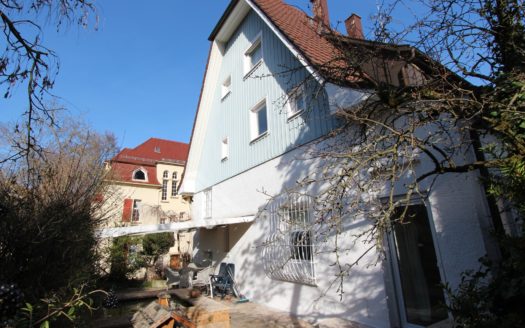 Freistehendes Einfamilienhaus mit Garage in Stuttgart Nord