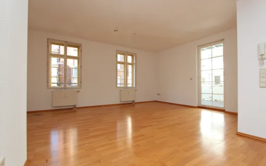 Freie 3,5-Zimmer-Wohnung mit Balkon und TG-Stellplatz in Stuttgart-West