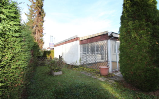 Attraktiver Eck-Bungalow mit Garten in Stuttgart-Möhringen