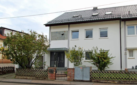 Attraktives 3-Familienhaus (DHH) in bester Lage in Stuttgart-Möhringen