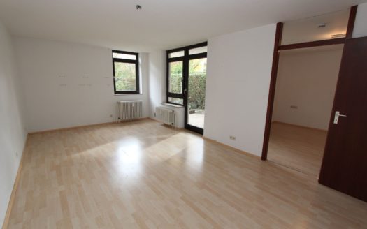 2,5-Zimmer-Wohnung mit Gartenanteil und Tiefgaragenplatz