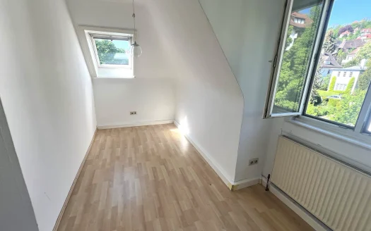 4-Zimmer-DG-Wohnung mit Potenzial in Stuttgart-West