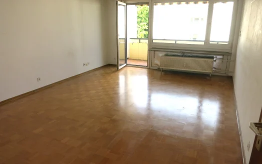 Helle 3-Zimmer-Wohnung in oberster Etage mit West-Balkon und TG- Platz