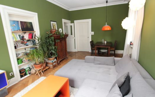 Stilvolle 3-Zimmer-Altbauwohnung mit Balkon in ruhiger Lage in Stgt-Süd (Lehenviertel)