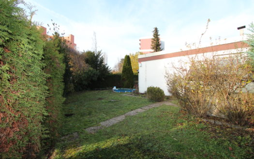 Attraktiver Eck-Bungalow mit Garten in Stuttgart-Möhringen