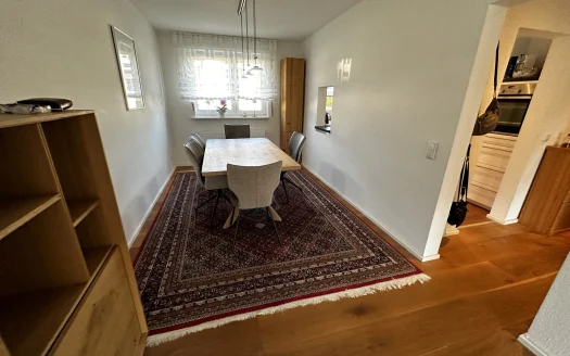 Hochwertig sanierte 2- bis 3-Zi-ETW mit Südbalkon + Garage in S-Vaihingen!