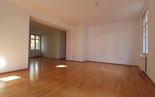 Freie 3,5-Zimmer-Wohnung mit Balkon und TG-Stellplatz in Stuttgart-West