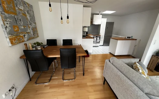 2,5-Zimmer-Maisonette Wohnung mit Dachterrasse, Balkon, offene Wohn-Essbereich, EBK
