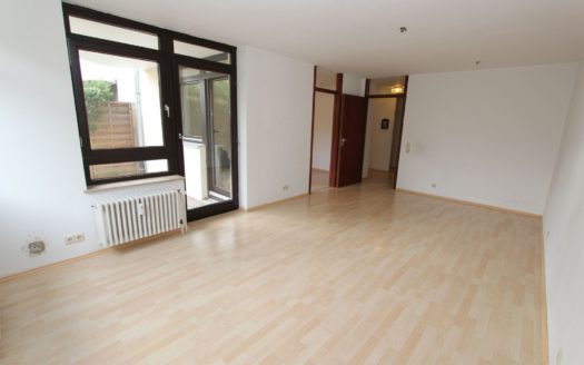 2,5-Zimmer-Wohnung mit Gartenanteil und Tiefgaragenplatz