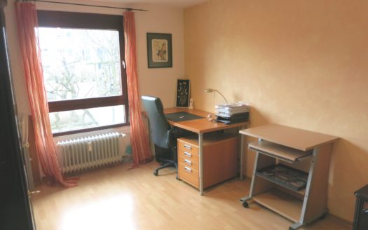 2-Zimmer-Wohnung mit Balkon, Stellplatz und Blick in Ostfildern