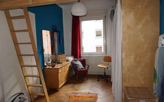 Stilvolle 3-Zimmer-Altbauwohnung mit Balkon in ruhiger Lage in Stgt-Süd (Lehenviertel)