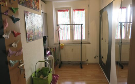 Gepflegte 5-Zimmer-Wohnung mit Terrasse und TG-Platz in Bietigheim