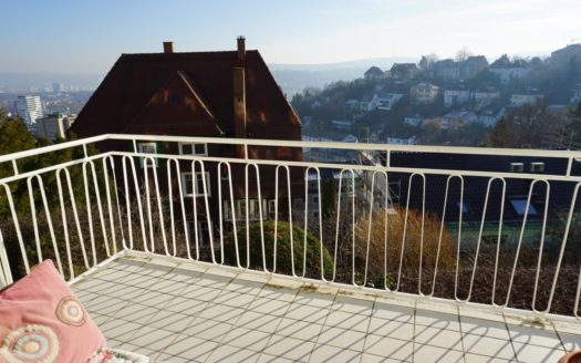 4-Zimmer-Wohnung in begehrter Halbhöhenlage mit Balkon in Stuttgart-Nord Stadtteil Mönchhalde