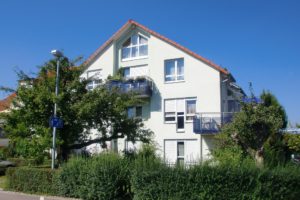 Mehrparteienhaus in einer Spielstraße in Stuttgart-Feuerbach